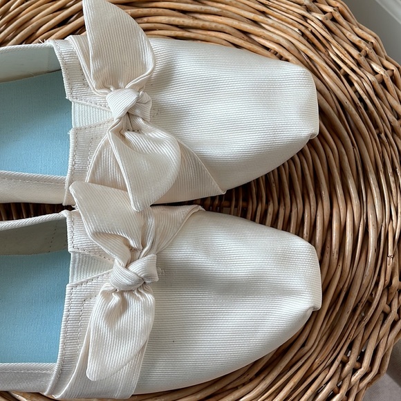 TOMS beautiful ivory bow slip on loafer - Picture 5 of 9